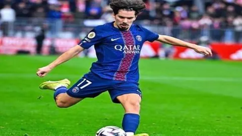 总台直播间揭秘盲盒：神秘铝镁侠惊喜现身！